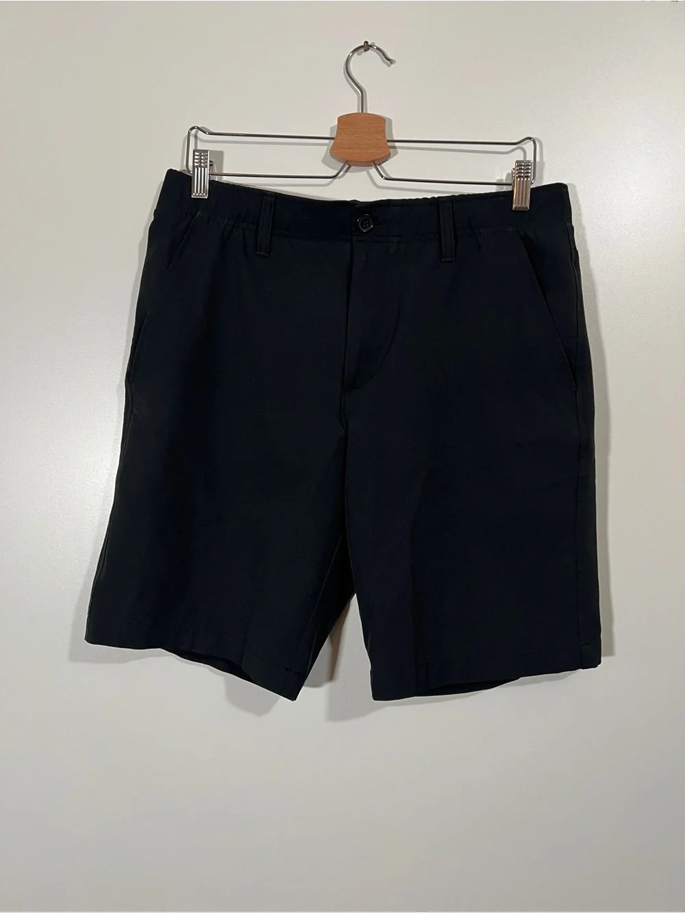 Under Armour Golf Shorts Men Size 34 Waist Black with Pockets